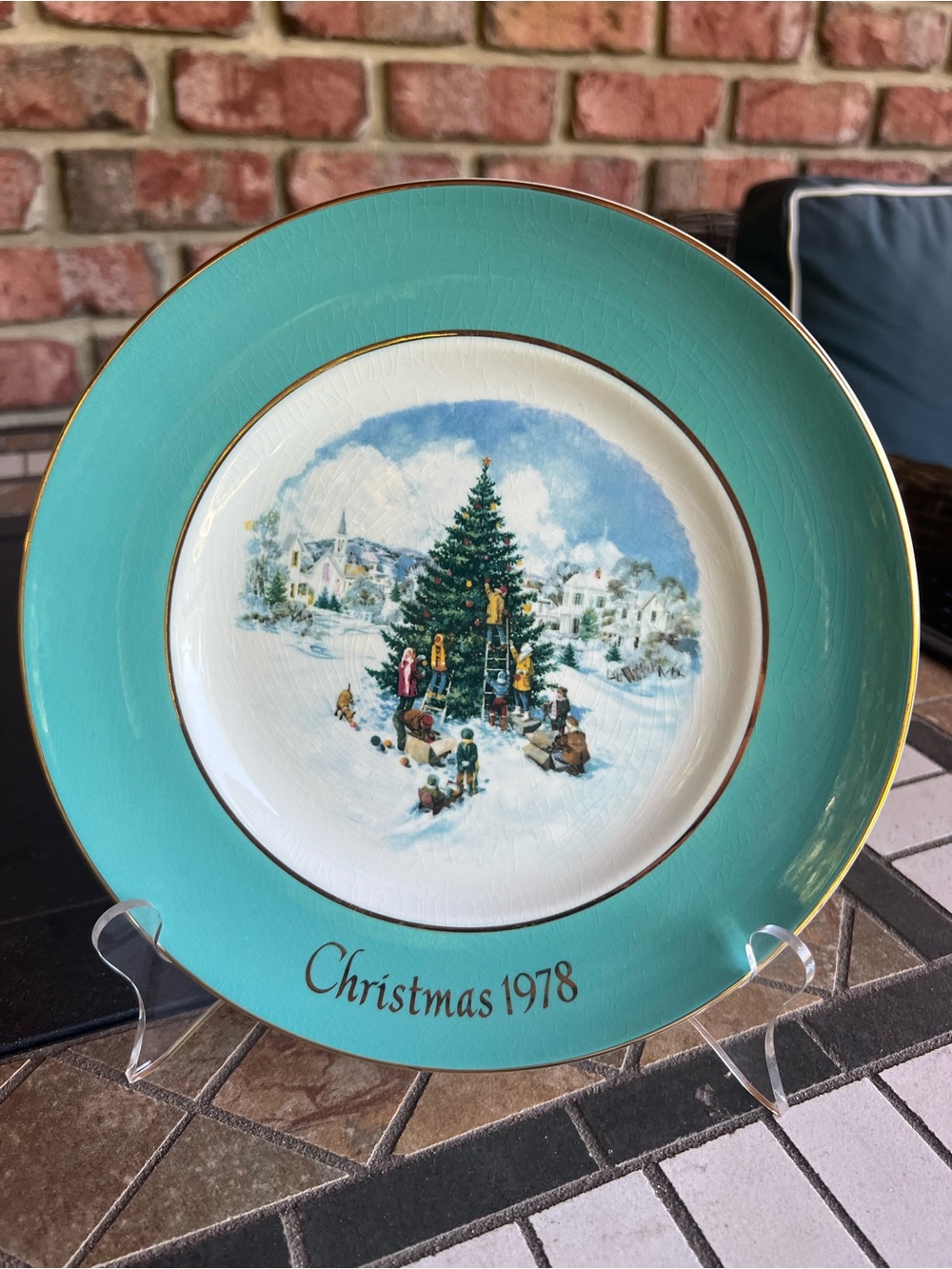 Vintage Avon Christmas 1978 Holiday Decorative Plate - Teal Accent